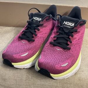 Hoka One Clifton 8  Rose /Pink /Black. In Excellent Condition. Women’s 7.